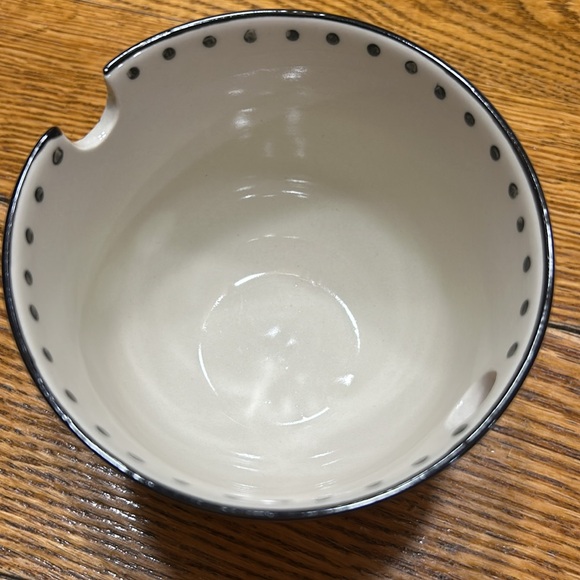 Ceramic Geometric pattern noodle bowl with chopstick holder.  Great condition. - Picture 7 of 7